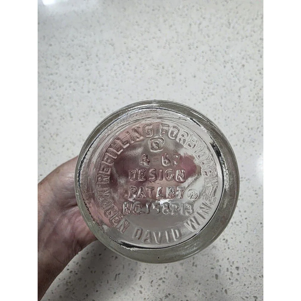 Mogen David Vintage Wine Small Decanter Beautiful waffle glass made in USA